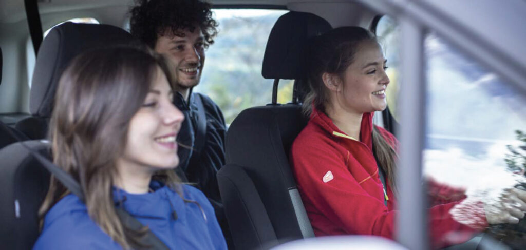 Conducteurs et passagers dans un véhicule Citiz